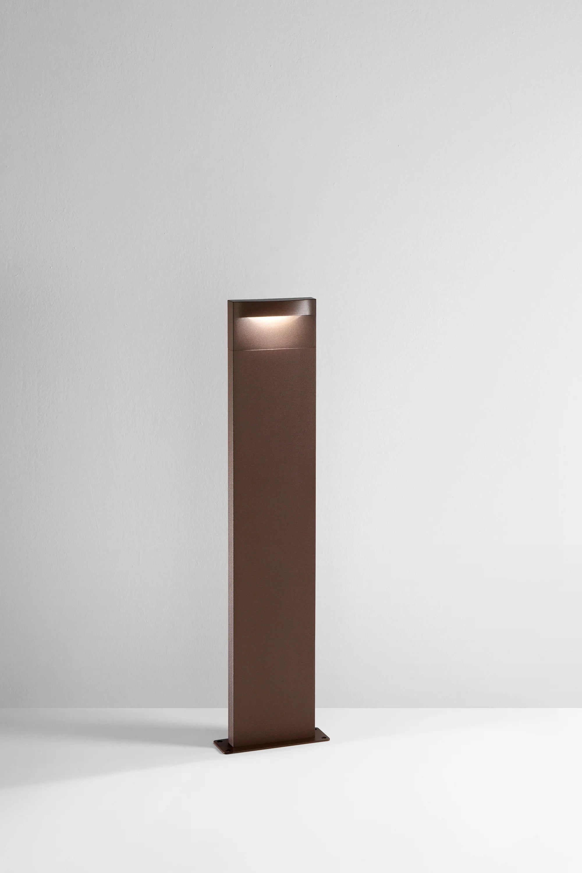 Palo LED in metallo in tre varianti bianco-antracite-corten 8W 1100 LM 3000°K IP65 MOBULA Palo LED in metallo in tre varianti bianco-antracite-corten 8W 1100 LM 3000°K IP65 MOBULA